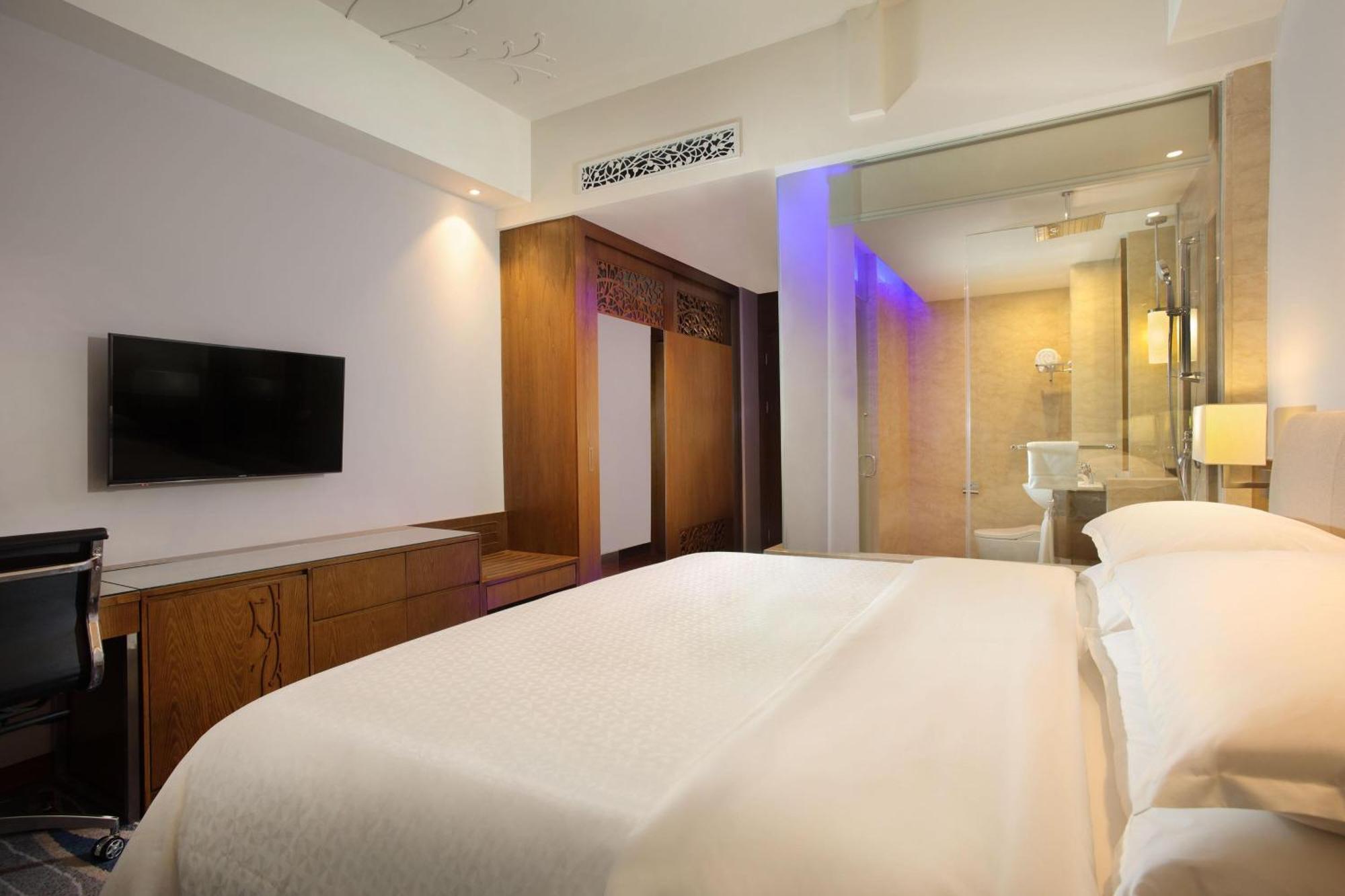Four Points By Sheraton Manado Exterior photo